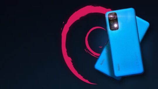 Debian sarmal logosunun önünde iki mavi Redmi Note 11